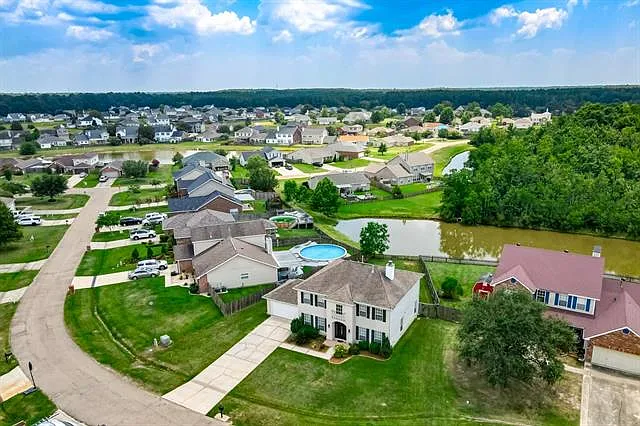 421 Creekside Ct — Photo 32
