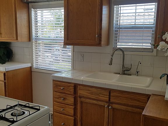 5th image of 313 Carnelian St