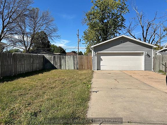 5th image of 1426 N Grand Island Ave