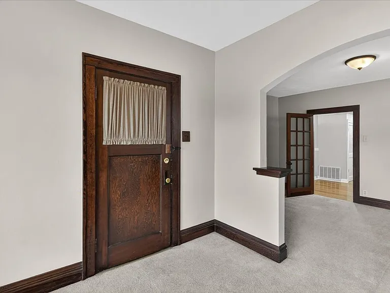 3637 Bowen — Photo 2