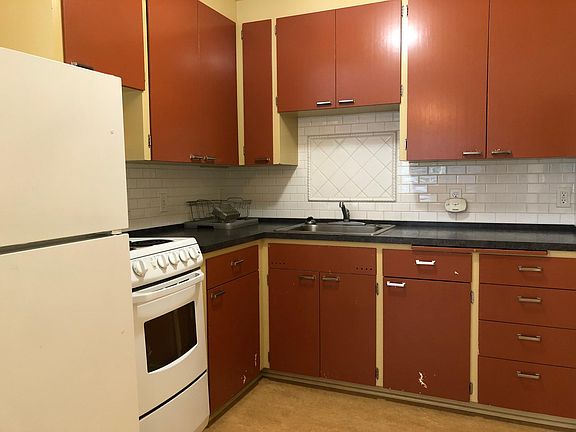 4th image of 5017 22nd Ave NE APT 2