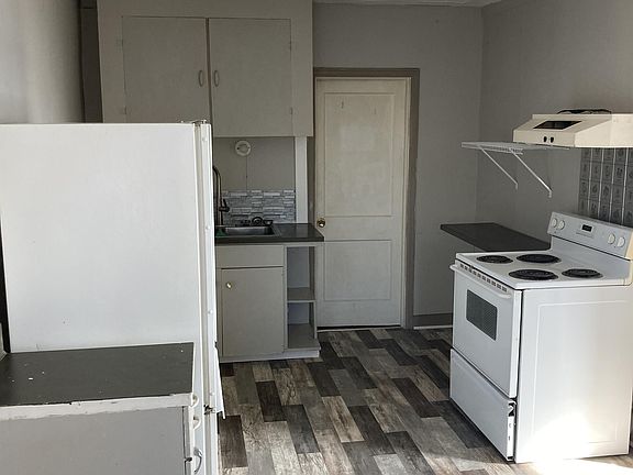 2nd image of 5750 Mountain Ave #2