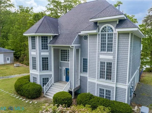 319 Parrotts Cove Rd, Water View, VA 23180