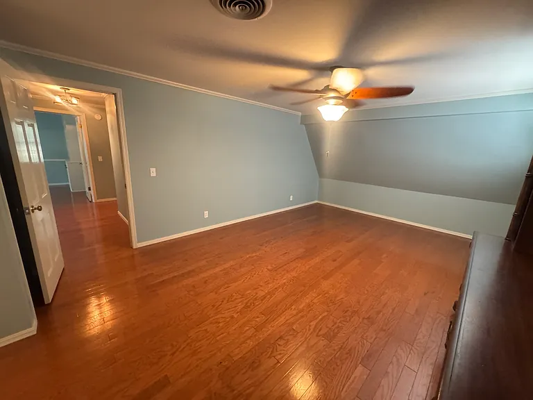 425 E Seneca St — Photo 4