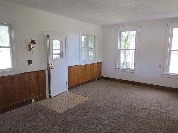 5th image of 204 Dewey Ave