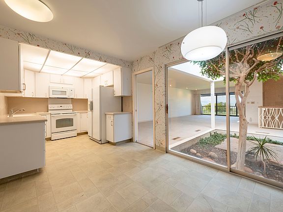 2nd image of 1038 S Oak Hills Way