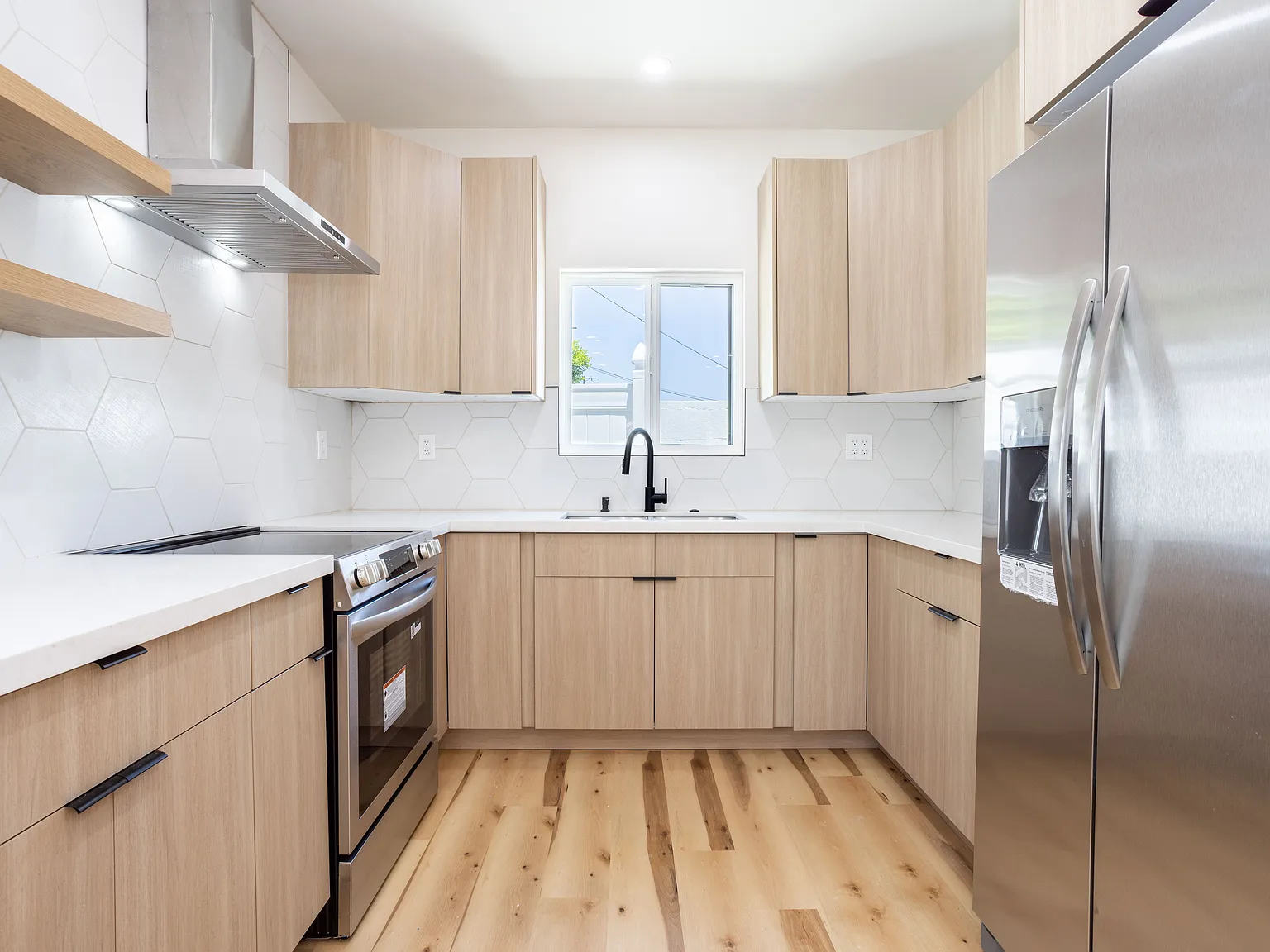 2 bed, 752 sqft, $3,000 — Photo 4