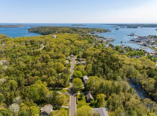 52 Kenney Field Dr, Boothbay Harbor, ME 04538