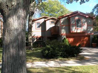422 Locust Rd, Wilmette, IL 60091
