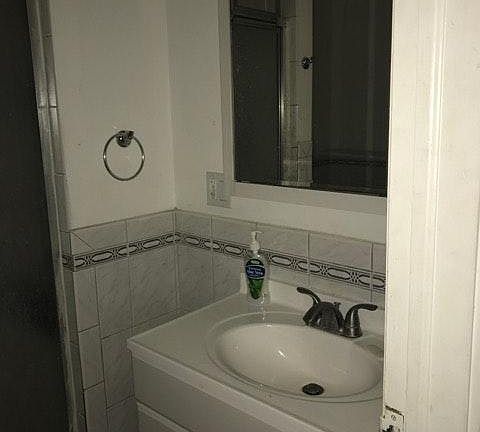 4th image of 15815 Chappel Ave