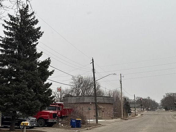 4th image of 303 Park Ave NW