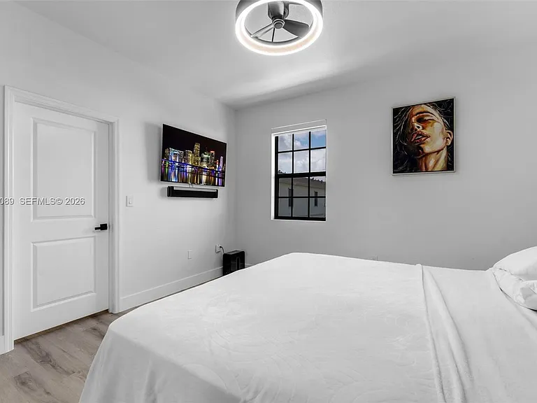 617 SW 11th St — Photo 11
