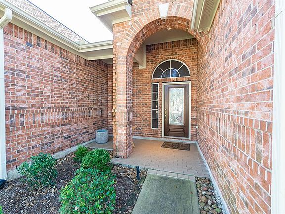 3rd image of 25115 Derbybrook Ct