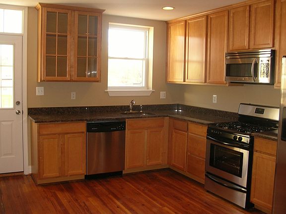 Eat-in-Kitchen w/Granite