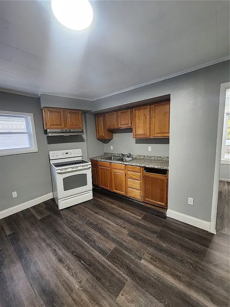 2 bed, $1,100 — Photo 3