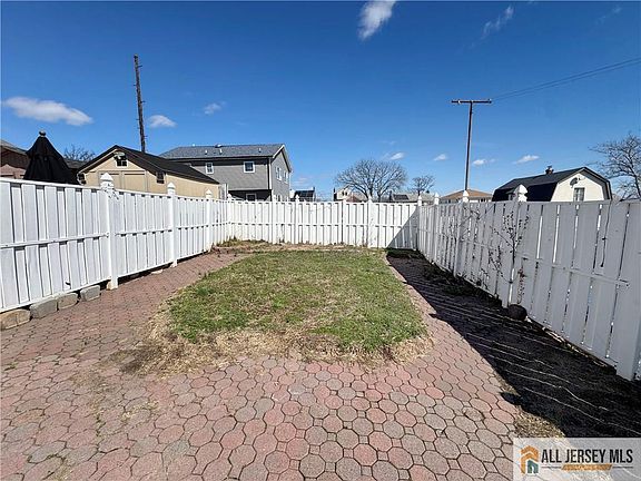 3rd image of 344 Arnold Ave