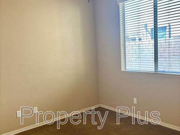 4th image of 5623 W Huntington Dr