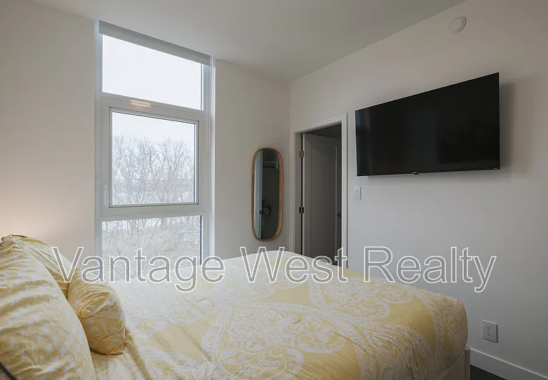 3389 Lakeshore Rd #516 — Photo 41