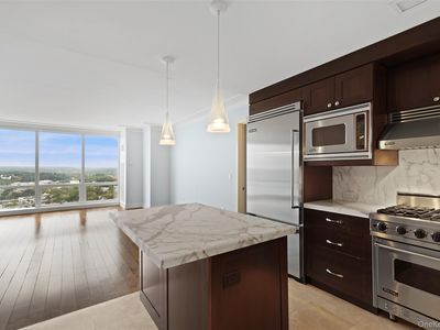 1 Renaissance Square #25F, White Plains, NY, 10601