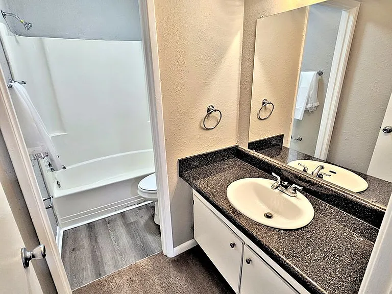 Avalon Cove Townhomes — Photo 19
