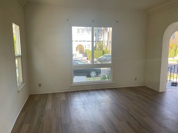 3rd image of 415 N Sierra Bonita Ave #415