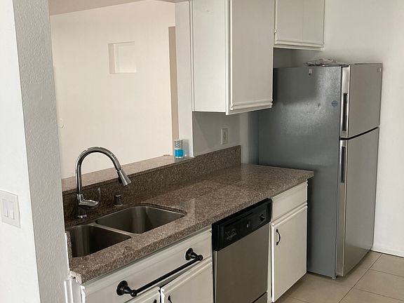 3rd image of 4653 Coldwater Canyon Ave APT 7