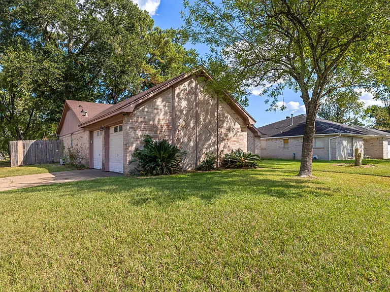 18834 Jodywood Dr — Photo 6