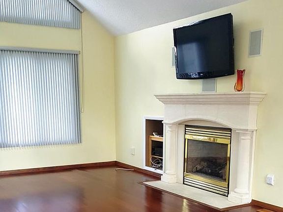 5th image of 305 Maine St