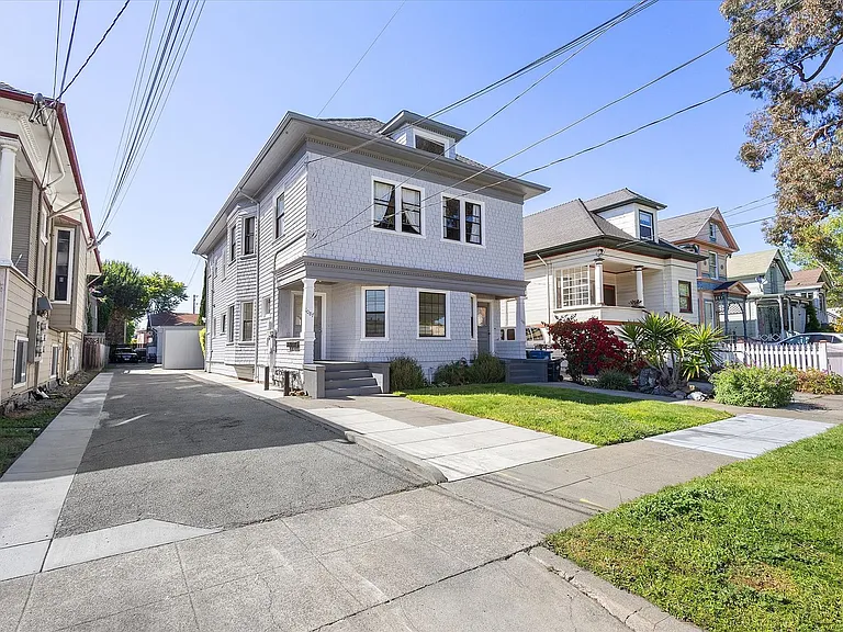 1087 Park Ave — Photo 2