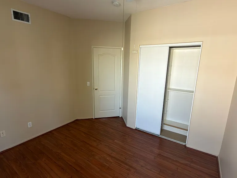 205 Venetia Way — Photo 15