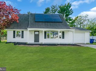33 Holstone Ln, Willingboro, NJ