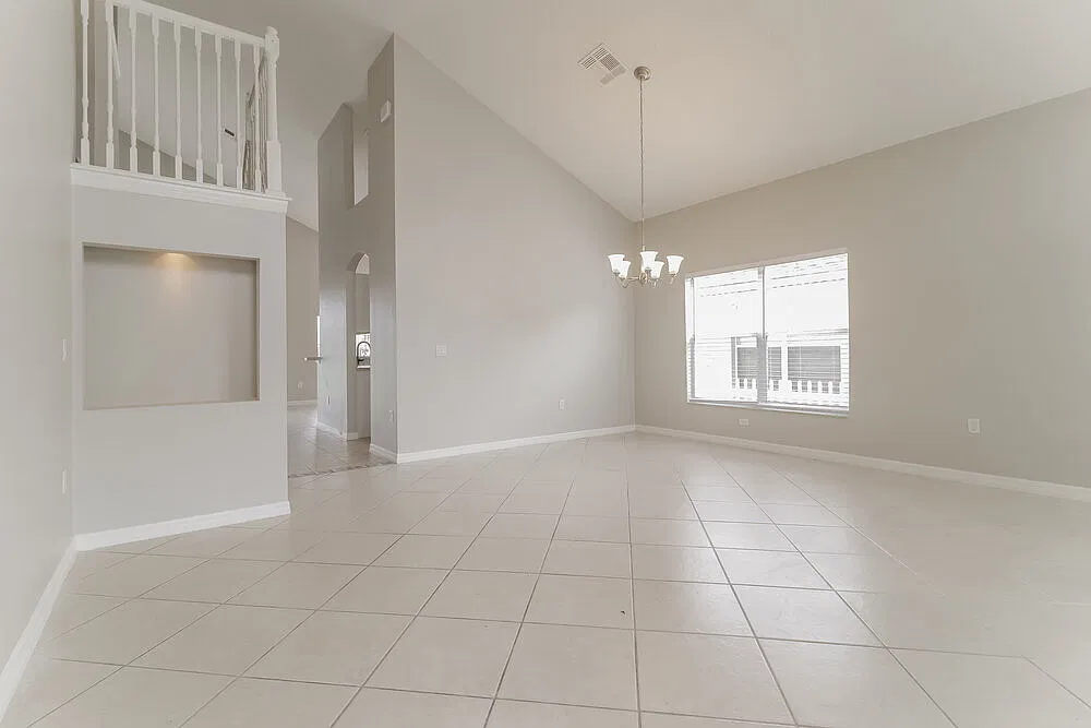 4 bed, 2.5 bath, 2282 sqft, $2,710 — Photo 4