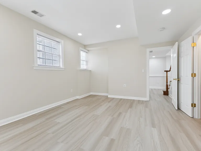 10828 Miller Rd — Photo 30
