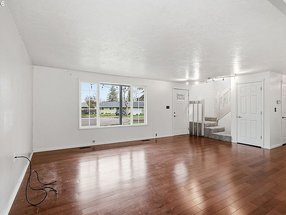 3rd image of 1365 Quaker St