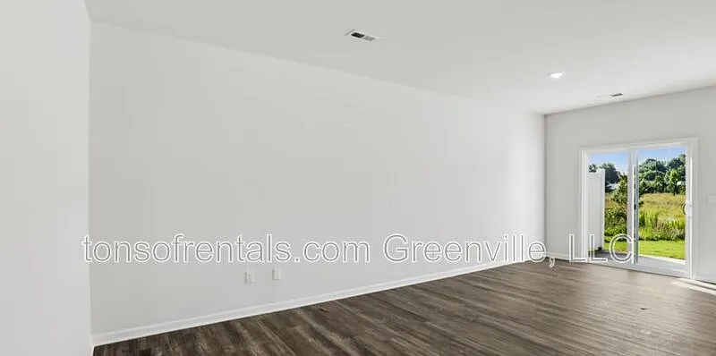 3 bed, 2.5 bath, 1462 sqft, $1,650 — Photo 3