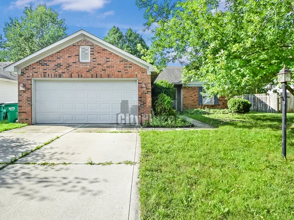 525 E Pine Ridge Dr, Westfield, IN 46074