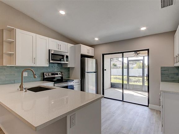 4th image of 1153 Somerset Cir S