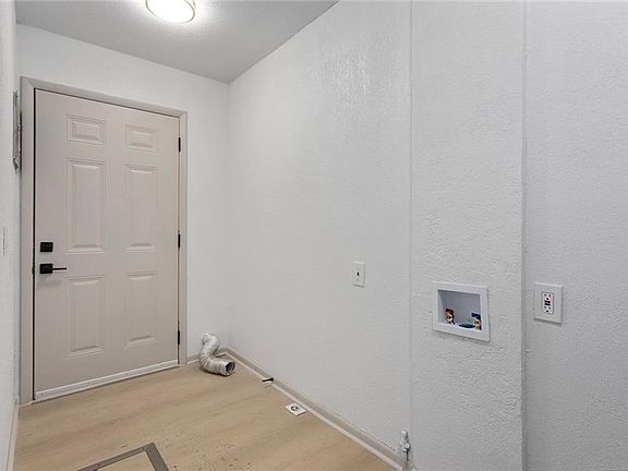 5th image of 611 SE Florence Ave
