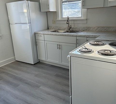 3rd image of 639 S Oak Park Ct