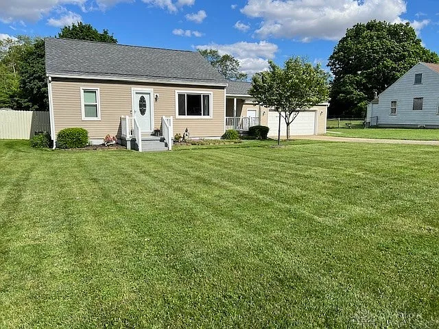 122 Oaksmere St photo 1