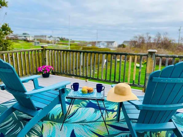 2 Ella Ter, Newport, RI 02840