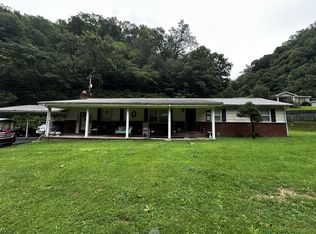 2420 Wolfpit Branch Rd, Elkhorn City, KY 41522