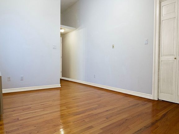 4th image of 162 W 54th St Ph D