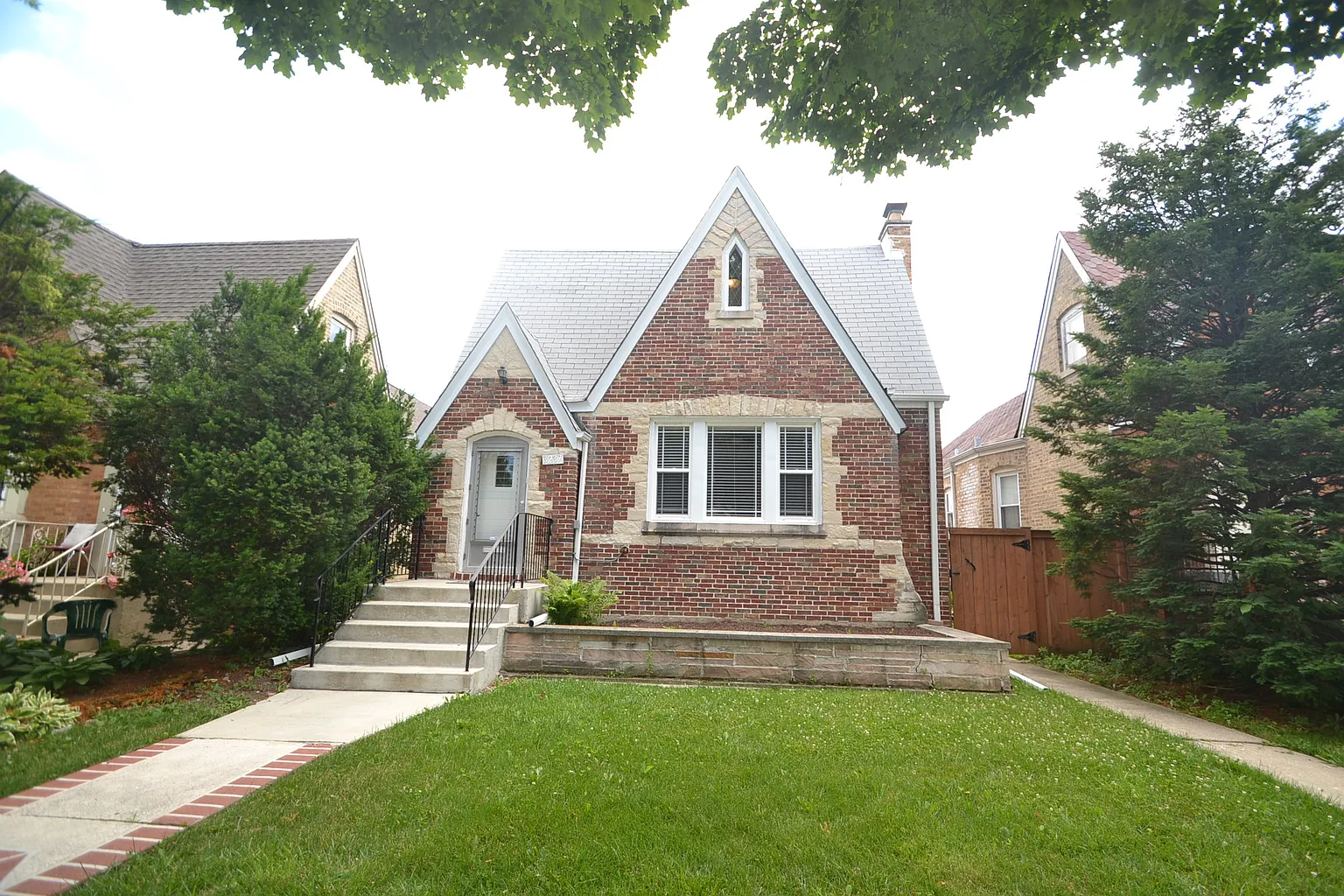 3237 N Normandy Ave photo 1