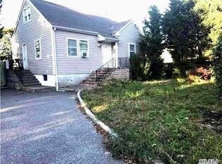 23 3rd Ave, Brentwood, NY 11717