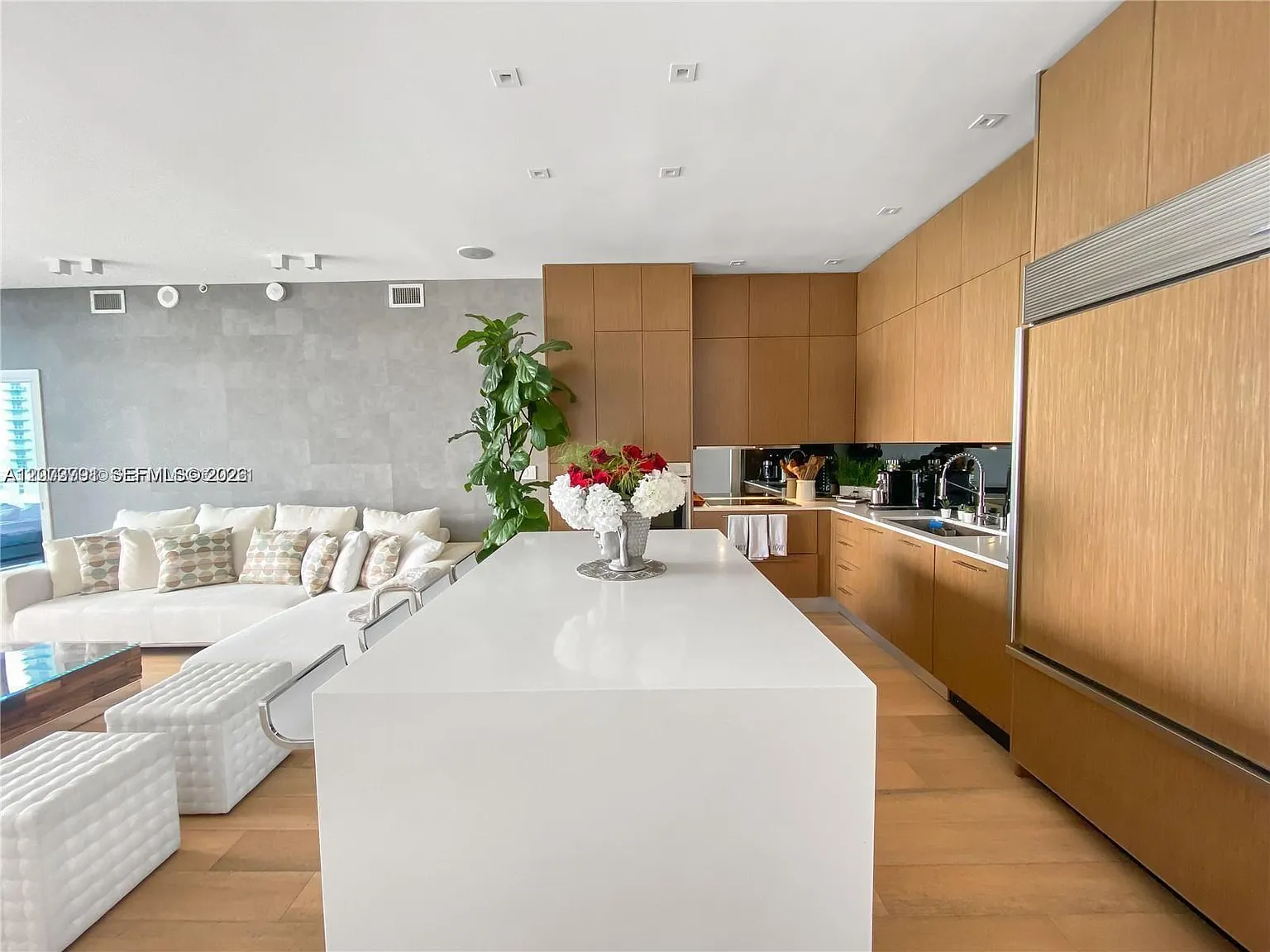 Paramount Bay Condo — Photo 4