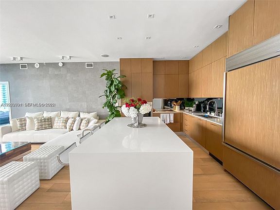 4th image of 2020 N Bayshore Dr APT 1606
