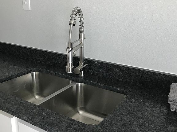 Kitchen, granite countertop, deluxe faucet