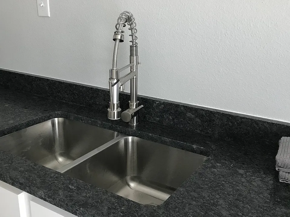 Kitchen, granite countertop, deluxe faucet