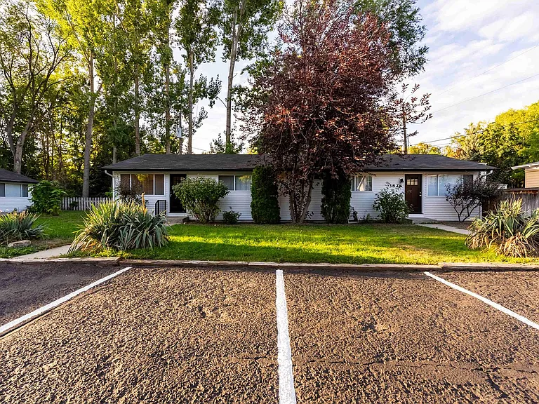 4623 W Catalpa Dr — Photo 4